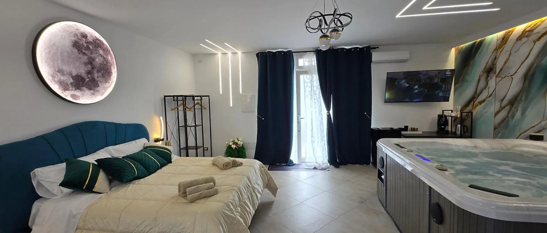 The Moon Suite Palermo Love hotel